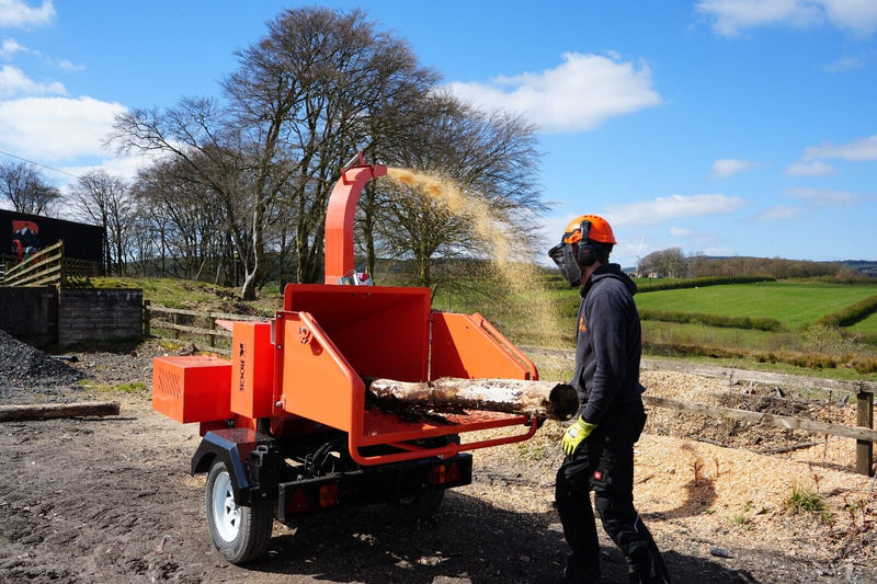 Load image into Gallery viewer, RTC-160 Road Tow Chipper