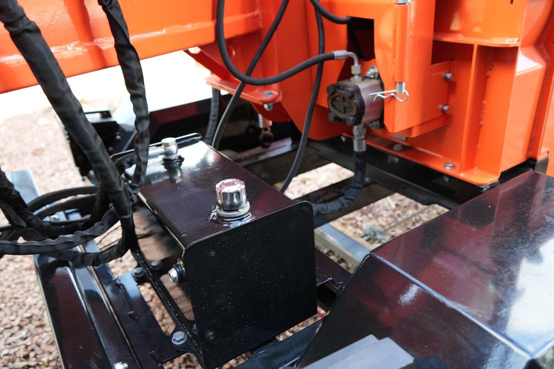 Load image into Gallery viewer, RTC-160 Road Tow Chipper
