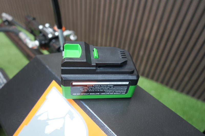 Load image into Gallery viewer, Venom Li9 – 9 Ton Lithium-Ion Log Splitter
