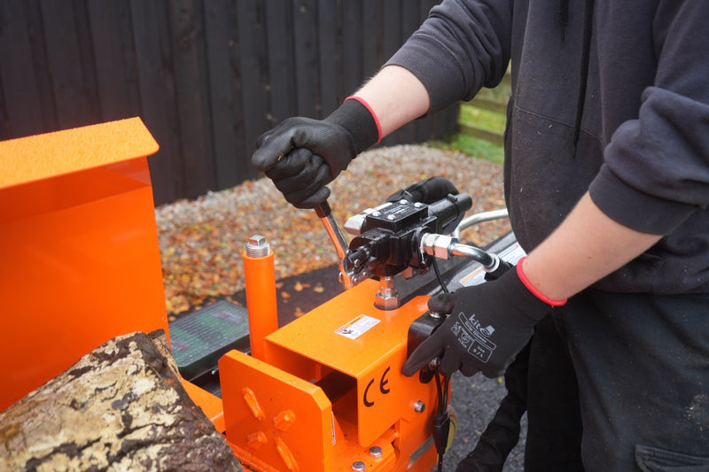 Load image into Gallery viewer, Venom Li20 - 20ton Lithium Ion log Splitter
